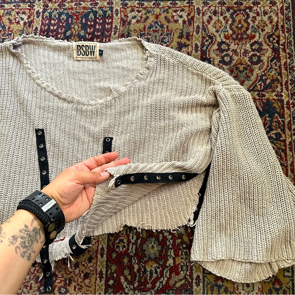 🌈 Amazing distressed studded sweater - Picture 4 of 6